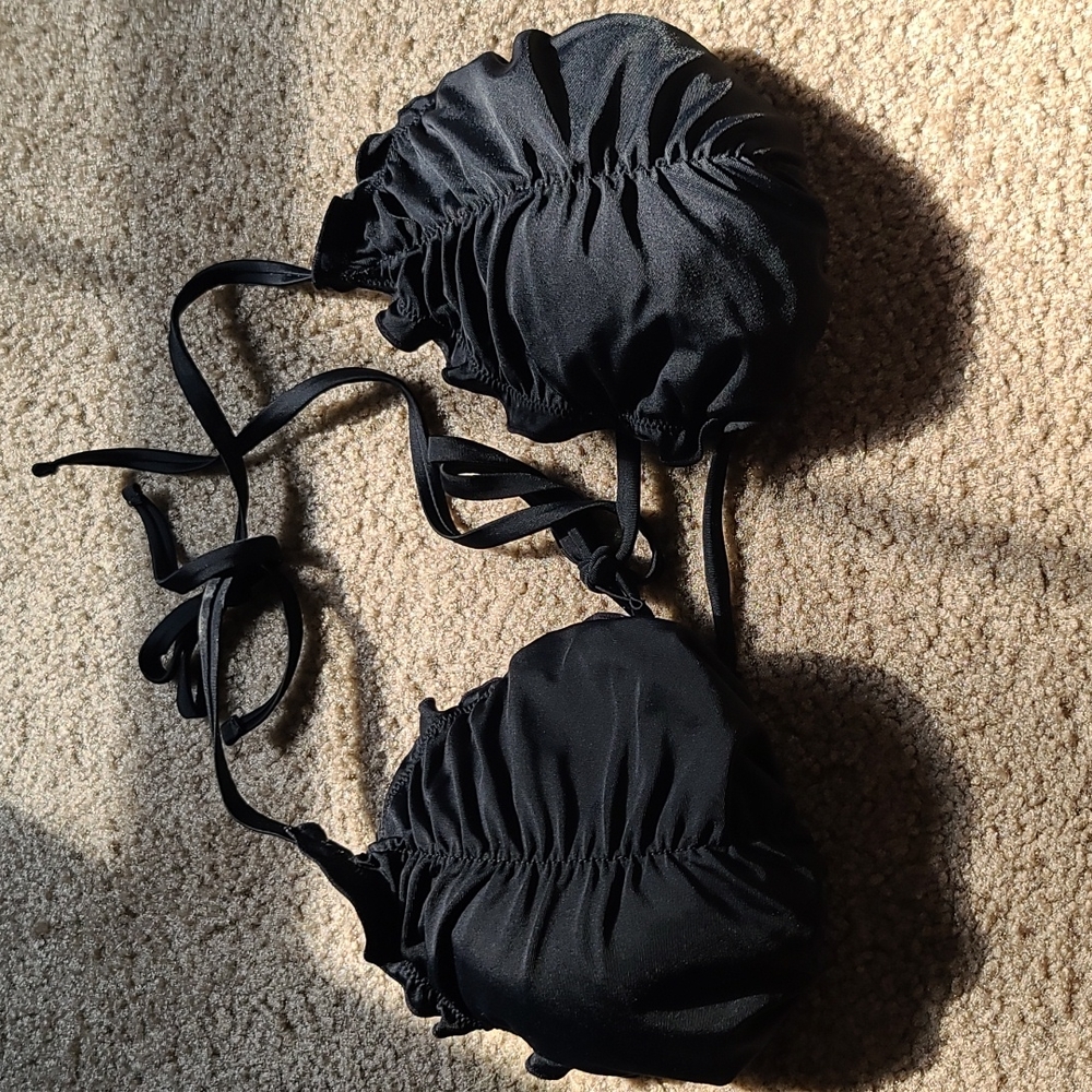 Bikini - Picture 3 of 3